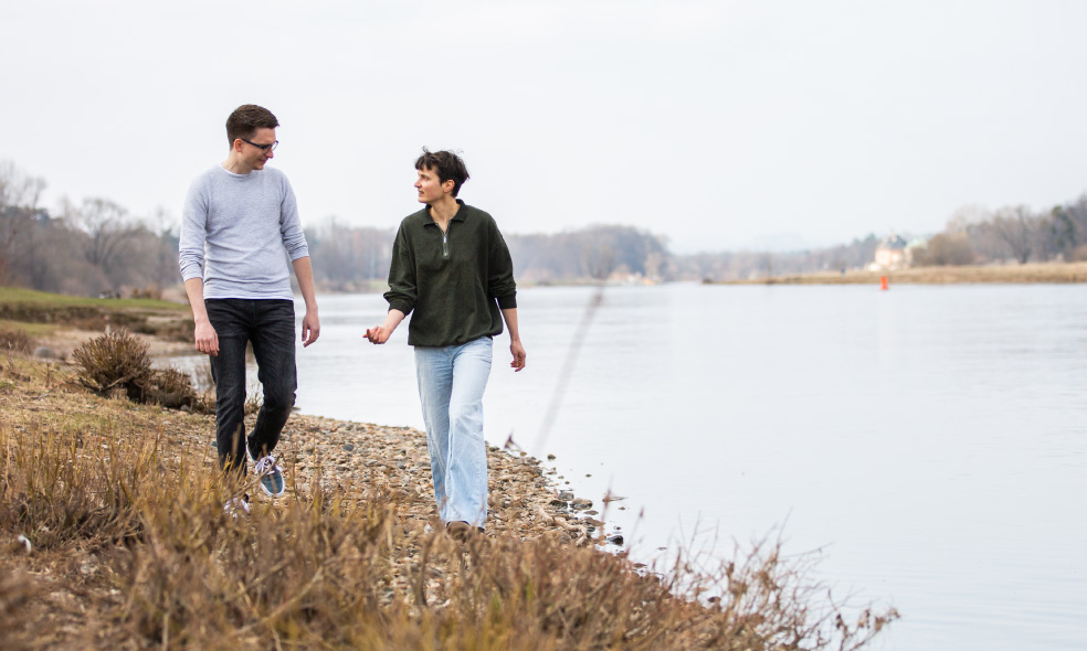 OSP 員工在德國易北河畔邊散步