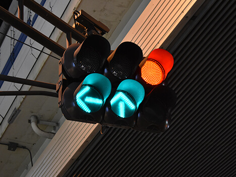 IT consulting: Green and red traffic lights